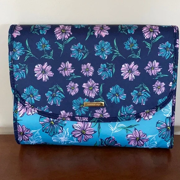 Sophia Joy Cosmetics Valet - Picture 2 of 8